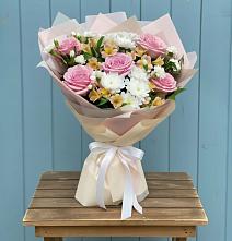 Букет цветов из:  Гвоздики, Орхидеи и Розы в Котовске