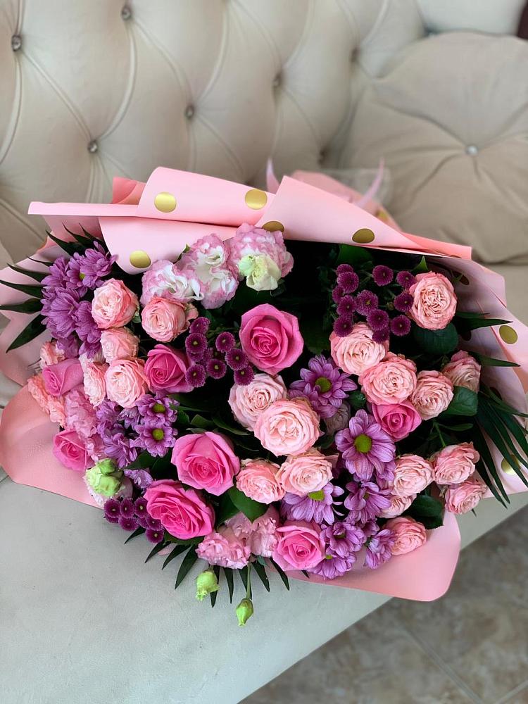 Букет цветов из: Хризантемы, Розы и Лизиантусы в Котовске