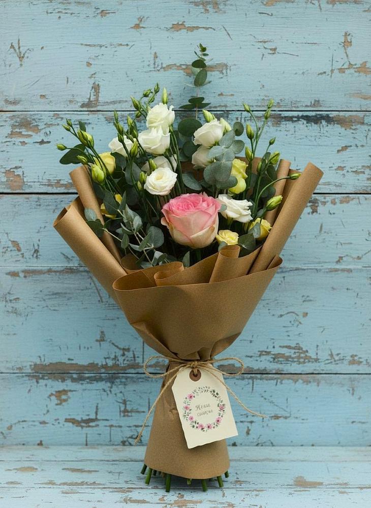 Букет цветов из: Розы и Лизиантусы в Котовске