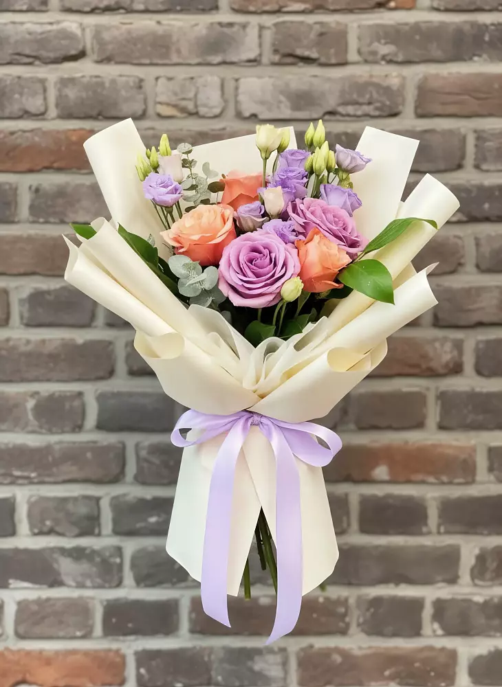 Букет цветов из: Лизиантусы и Розы в Котовске