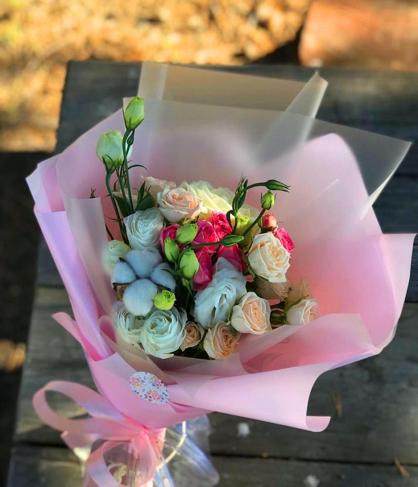 Букет цветов из: Розы и Лизиантусы в Котовске