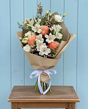 Букет цветов из:  Альстромерии, Лизиантусы, Розы и Хризантемы в Котовске