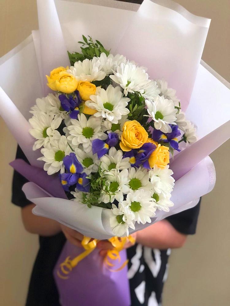Букет цветов из: Ирисы, Хризантемы и Розы в Котовске