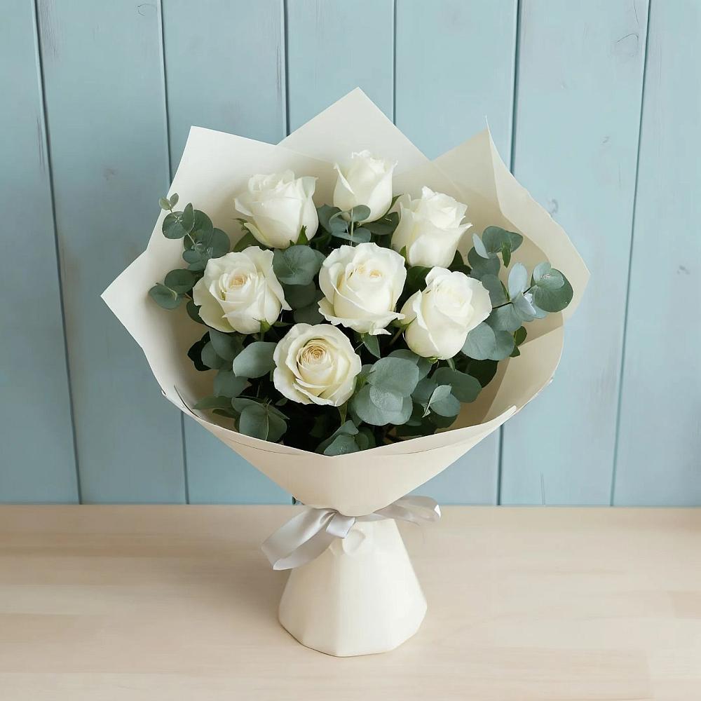 Букет Белые розы в Эвкалипте в Котовске