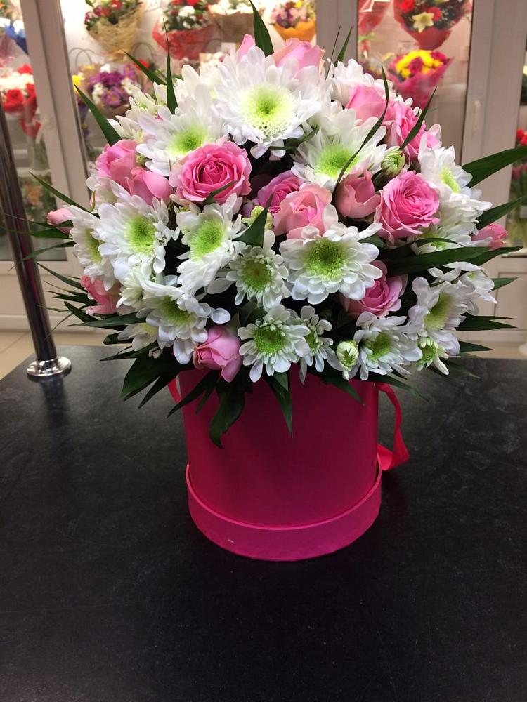 Цветочная композиция из Розы и Хризантемы в шляпной коробке в Котовске