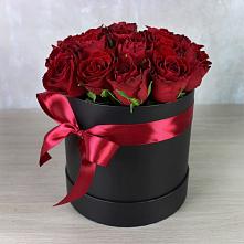 Цветочная композиция из Розы в шляпной коробке в Котовске