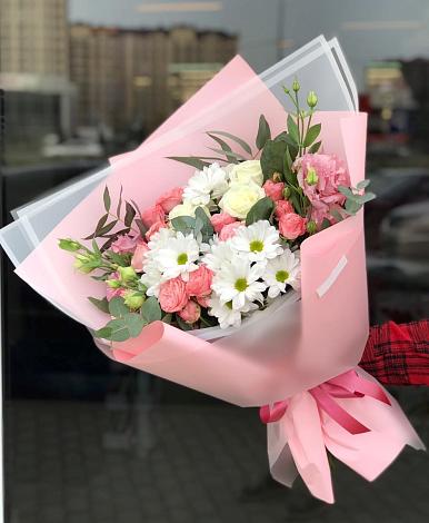 Букет цветов из: Розы, Лизиантусы и Хризантемы в Котовске