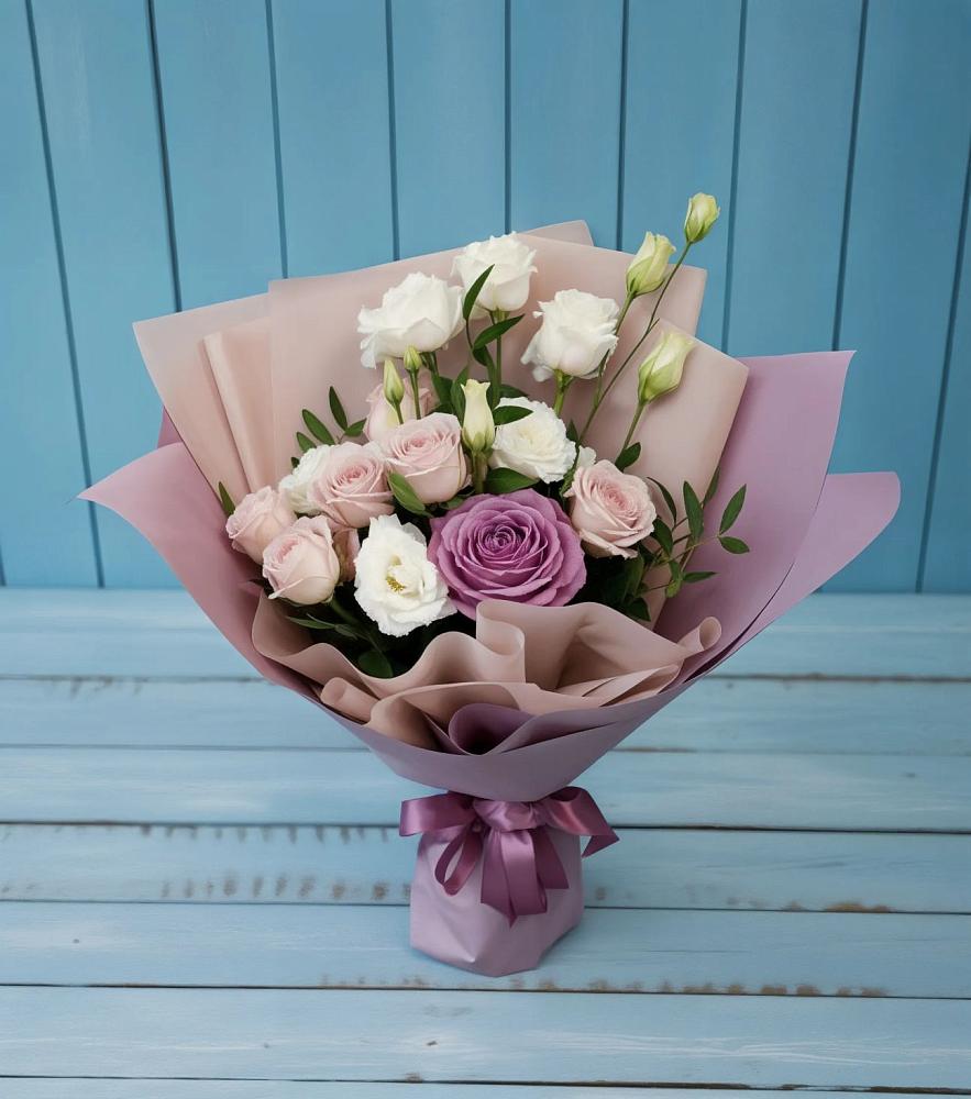 Букет цветов из: Розы и Лизиантусы в Котовске